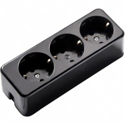 Pistikupesa pinnale 3 pesa duroplast must