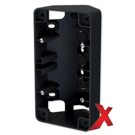 3-ne pistikupesa maandusega must adapterkarbile