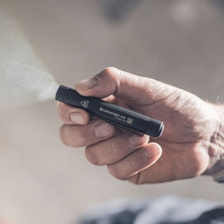 P2R flashlight 200lm 90m rechargable